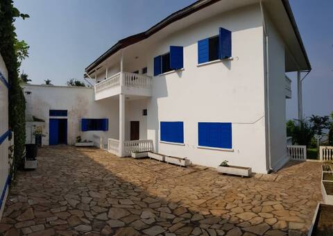 LA VILLA BLEUE