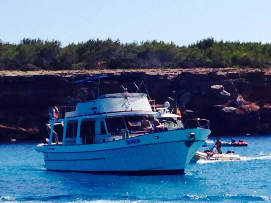 Guemar all'ancora a Cala Saona Formentera