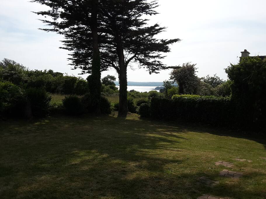 Vue sur mer et le port du tinduf au loin