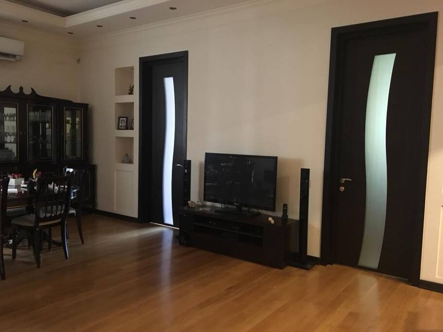Hall, the room on the left is for rent