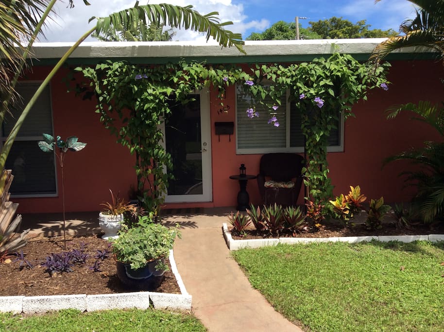 Front of the unit showing some of the sky vines, that the unit was named for