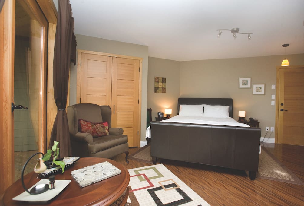 Each B&B suite has a Swiss TempurPedic Queen bed, an air conditioner, wooden floors, a large private handicapped friendly bathroom with shower and a heated tile floor, bathrobes, a hair drier, a private phone, a wall mounted flat screen TV with cable on a swivel that can be viewed from the bed or the sitting area, a microwave, a small fridge, a coffee maker (coffee, cream/milk and sugar supplied), kettle and tea pot, (a selection of teas supplied), dishes and silverware, and a counter top with a sink, and free high speed wireless internet service.