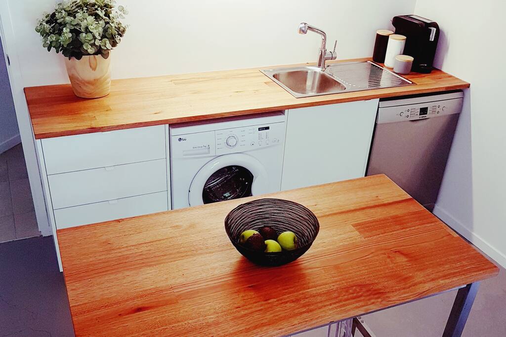 Kitchen/ Dining Bar