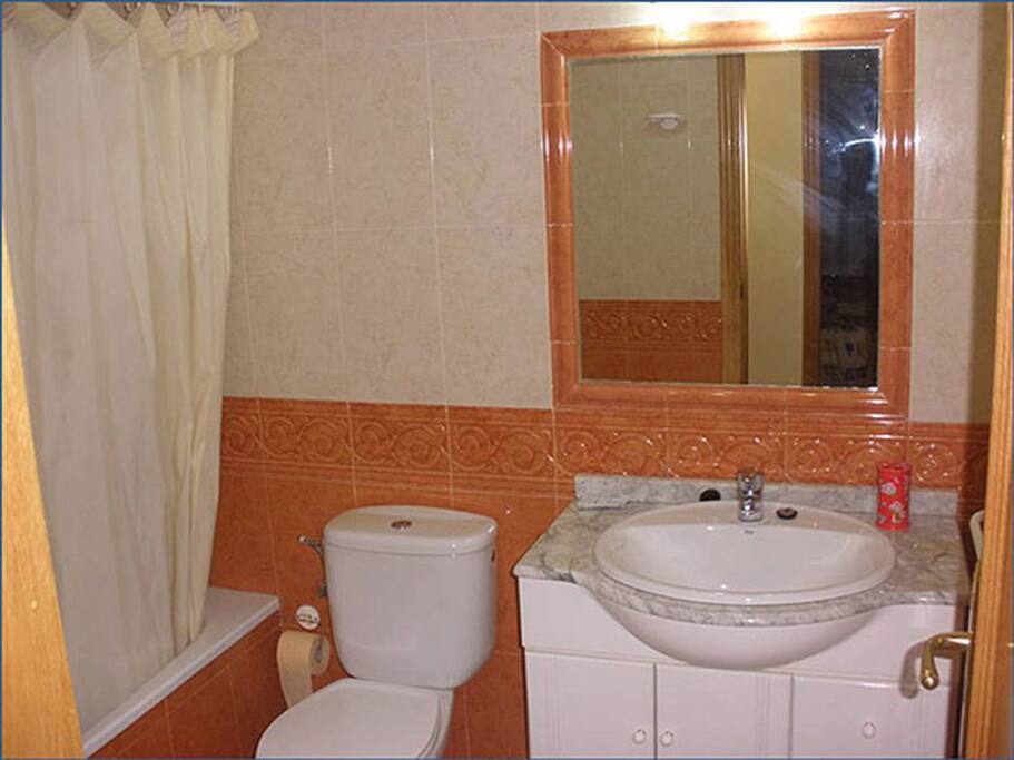 baño con bañera