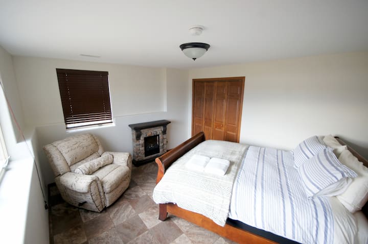 למטה ב - Gameroom