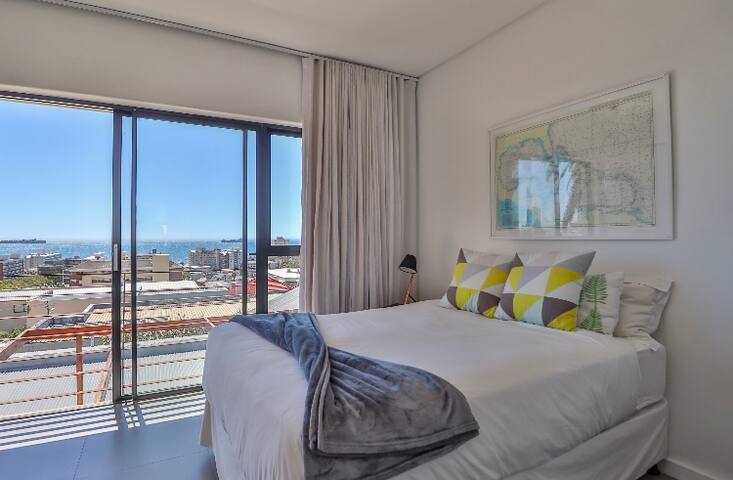 No Loadshedding house in Seapoint gallery image 3