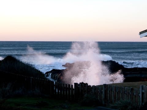 Sunnier times at Wheelhouse-Oceanview,fenced yard.