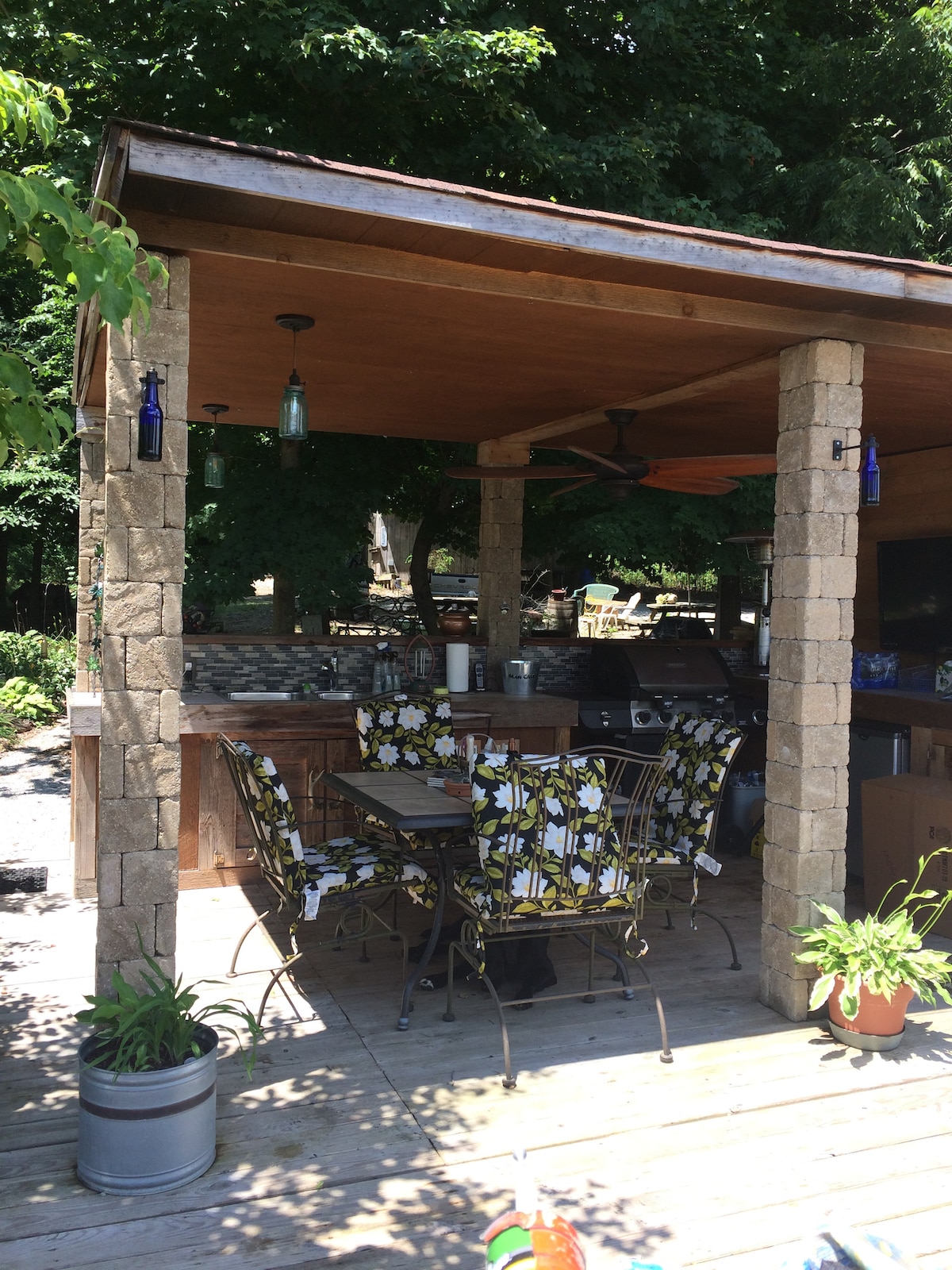 Suite private entrance peaceful forest property