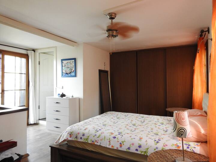 メザニンエンスイートベッドルーム/エンスイートルームメザニンフロア 