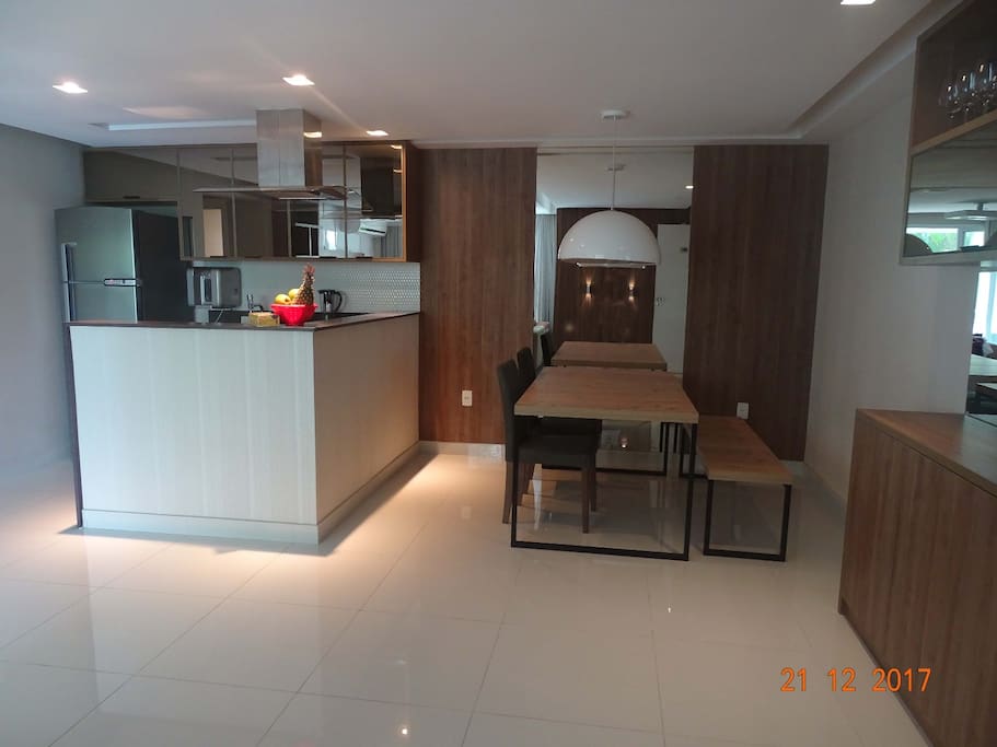 Cozinha integrada com sala de jantar