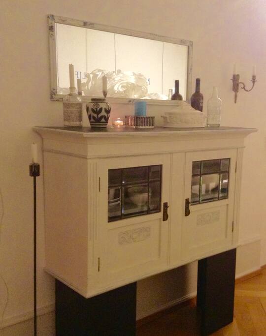 Detail of the dining room...