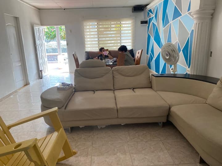 Linda Casa Con Excelente Ubicación, 22 Personas - Cartagena