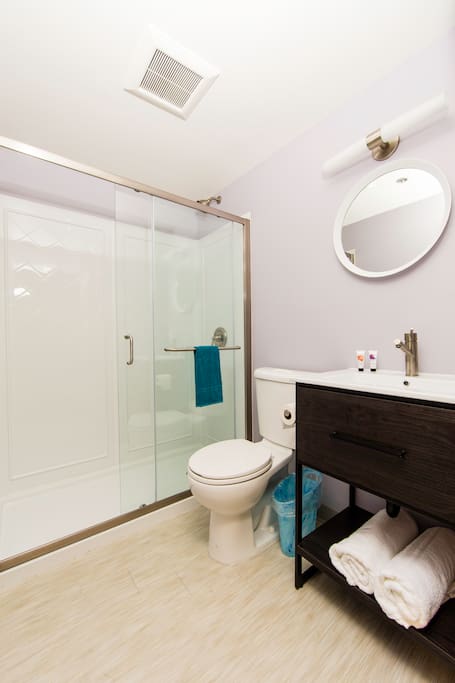 Walk in shower and some shampoo, conditioner and towels to clean you up nice!