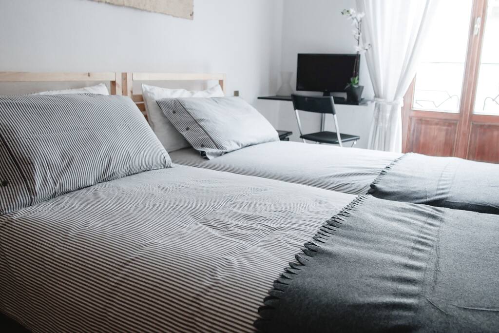 Camera da letto, soluzione con letti uniti