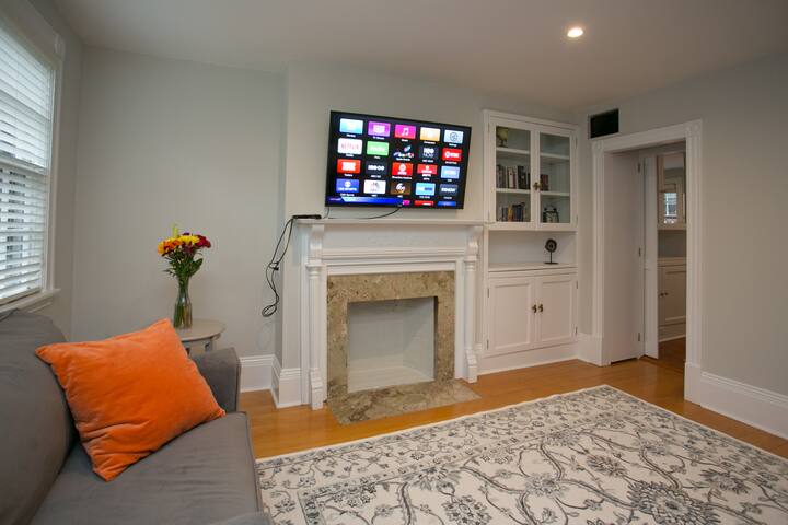 3 Bdrm 2BA Apt Quiet Spotless Parking Top Location gallery image 2