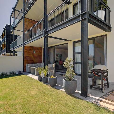 UniqueStay Paardevlei Square 3 gallery image 3