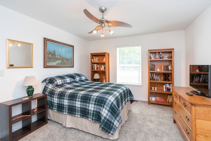 Полн кревет на поткровје