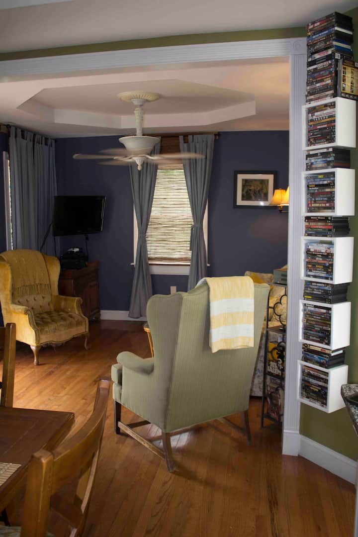 Quaint Cottage With Yard & Firepit - Hot Springs, VA