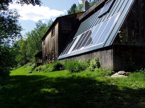 Funky, family-friendly cabin