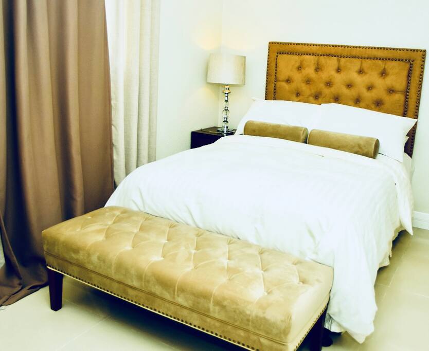 Room 4: FULL size bed with a full bath