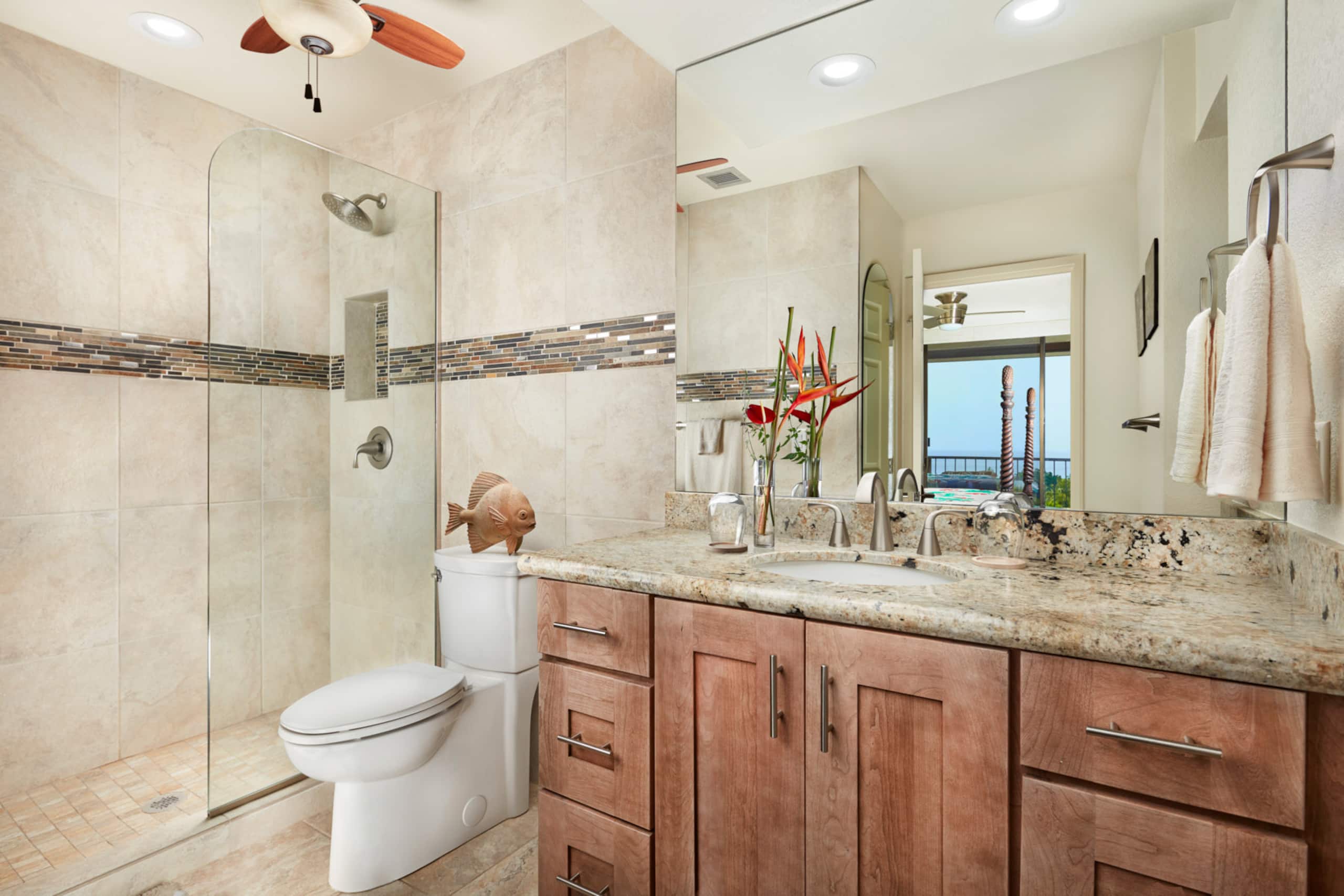 Condo in Kailua-Kona · ★4.96 · 3 bedrooms · 4 beds · 3 baths - Image 10