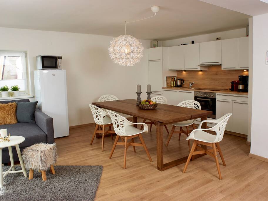 2.20m long dining table - big enough to host larger groups...