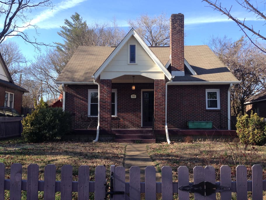 Lovely front porch and yard