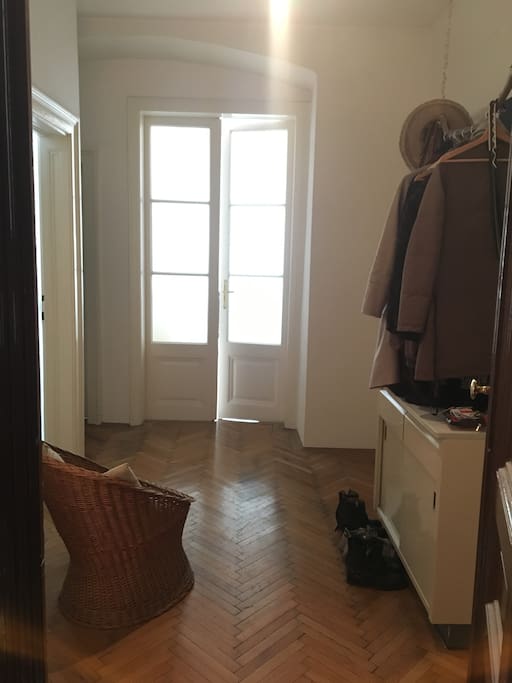 Eingangsbereich Blick Richtung Wohnzimmer / entrance directed to the living room