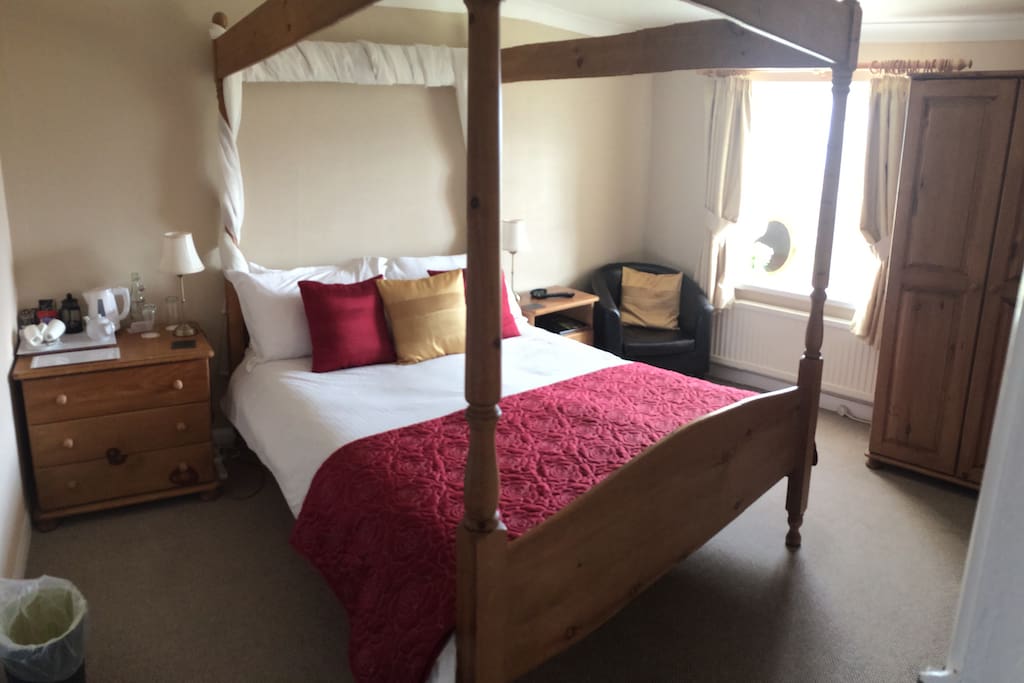 Lovely four poster room with sea views
