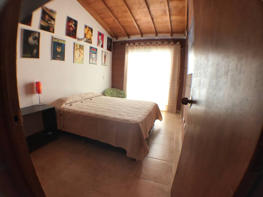 Amplio espacio con cama doble