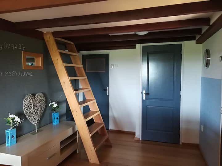 מדרגות ללופט/ מדרגות לקומת הביניים