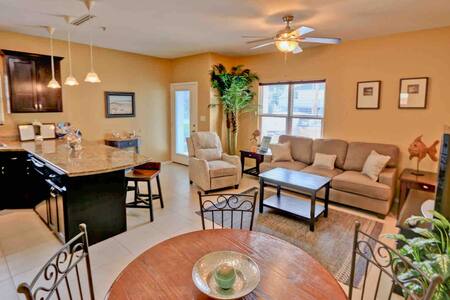 Toes in the water! Beach Condo