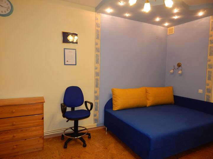 第二间客房的睡眠空间，宽140 ，长度190