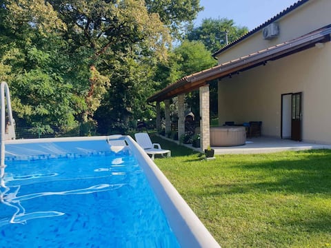 Casa de vacaciones Nono, jacuzzi, piscina climatizada