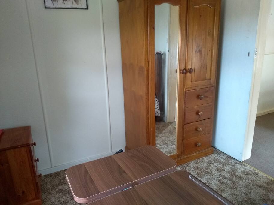 Single Bedroom3