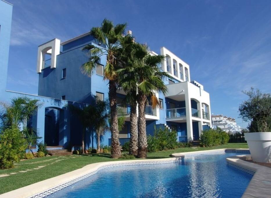 Piscina y zonas comunes