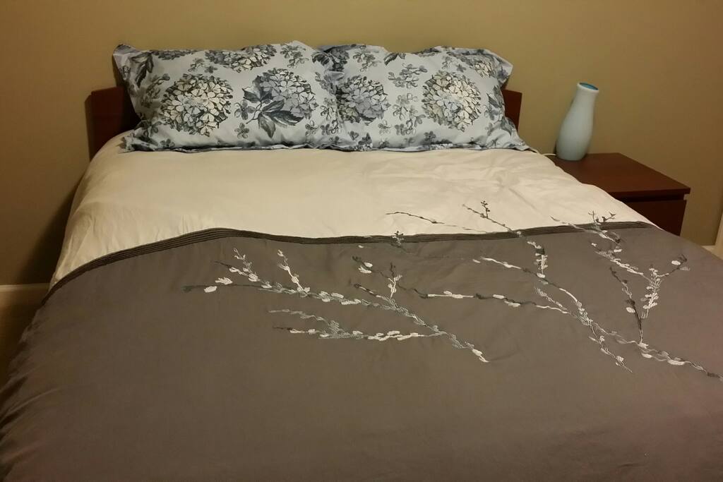 Bedroom 2 with queen mattress