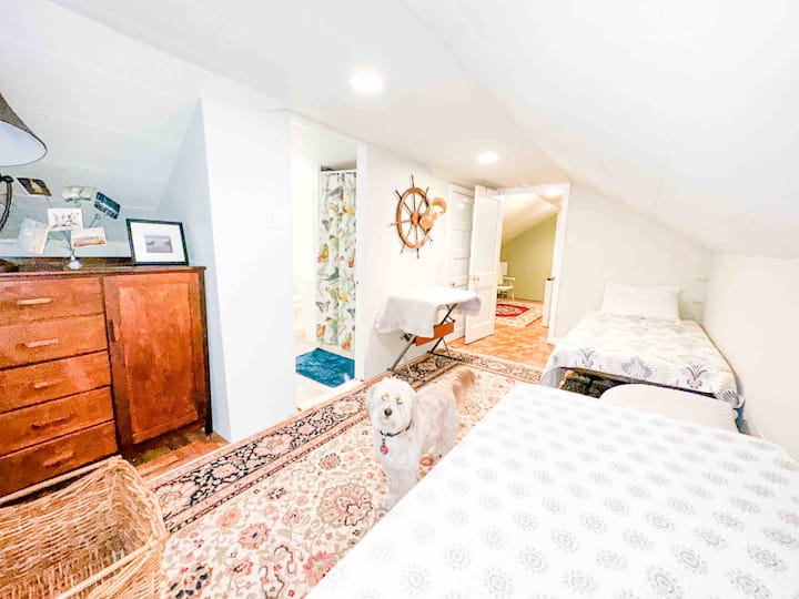 Chambre à l'étage avec salle de bain complète attenante