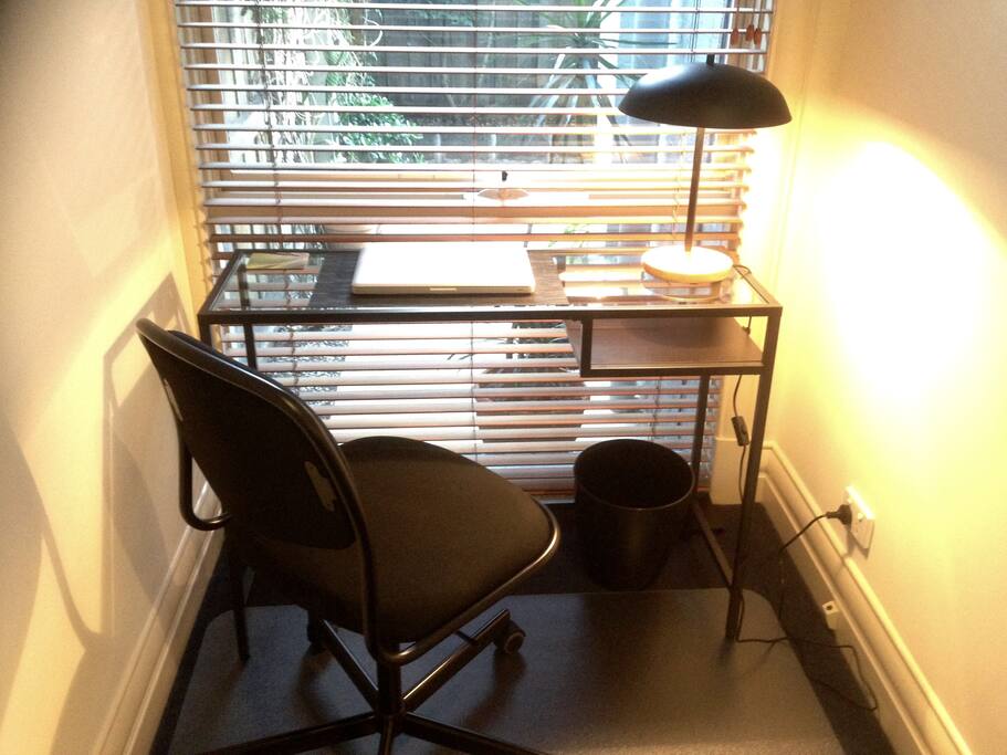 Guest Bedroom
(ground floor)