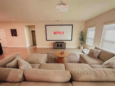 Cozy home featuring 120” theater, near park & UC