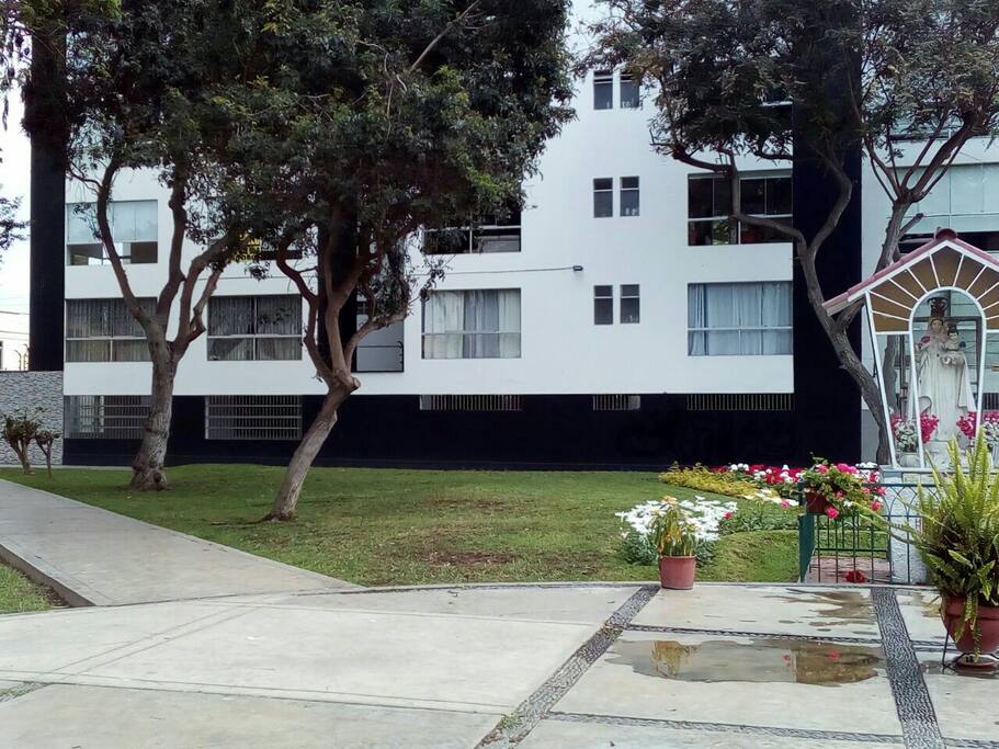 vista edifico desde parque