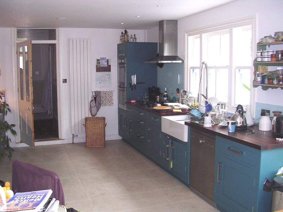 Kitchen shared space. and your breakfast is on the table.. Meet my nice flatmates.