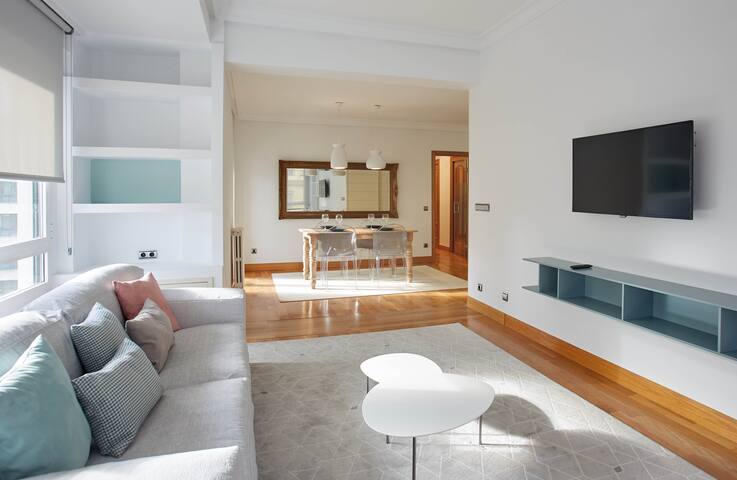 LUXURIOUS and ECLECTIC APARTMENT in Zurriola Beach gallery image 3