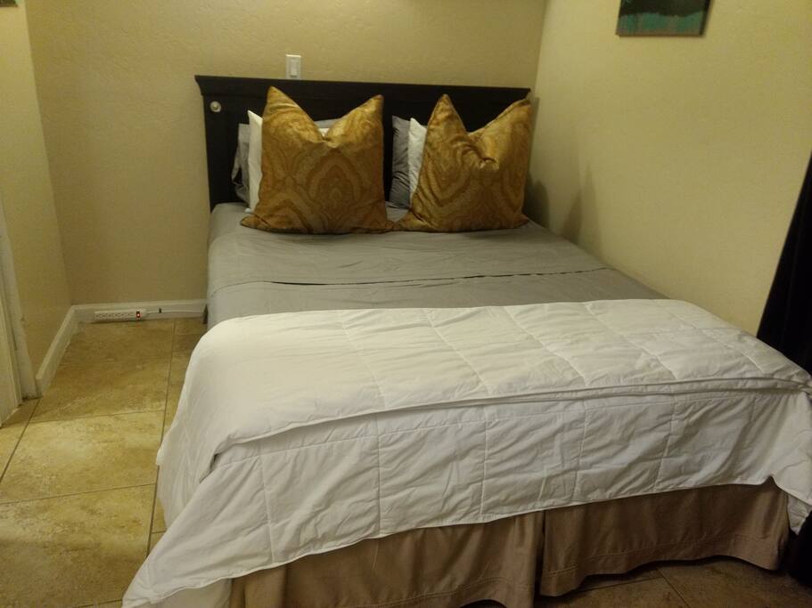 Queen size bed.