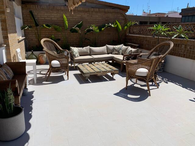 Big Terrasse Penthouse 10min from the Beach