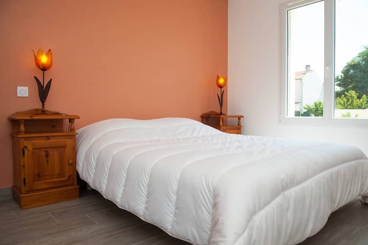 חדר שינה עם מיטה 160*200 עם מלתחה