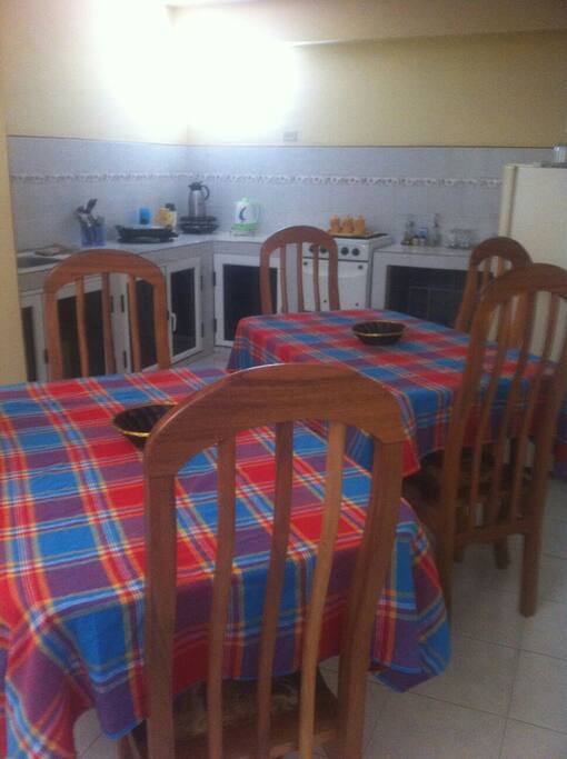 comedor para desayunos, almuerzo y comida