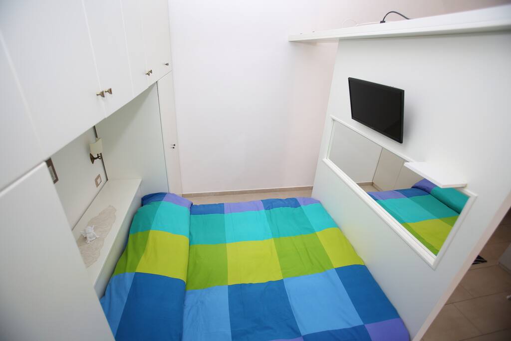 Letto e armadio