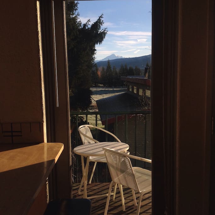 A peak at the balcony--breakfast spot.