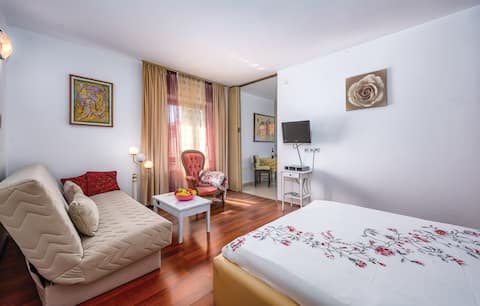 Successful Airbnb property: Studio apartment with terrace in Musalez, Porec in Mušalež